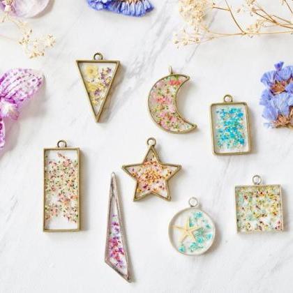 Real Pressed Flowers in Resin, Gold..