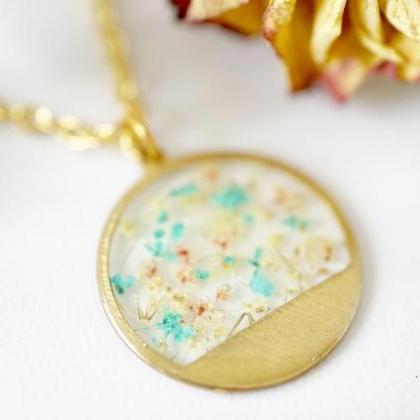 Real Pressed Flowers In Resin, Gold Circle..
