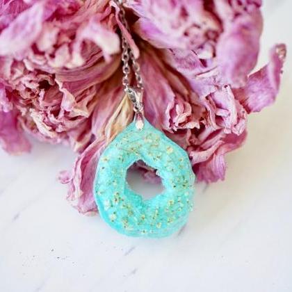 Real Pressed Flowers In Resin, Teal Geode Necklace..
