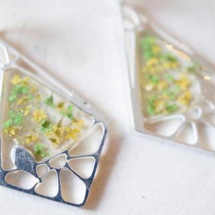 Real Pressed Flowers and Resin Earr..